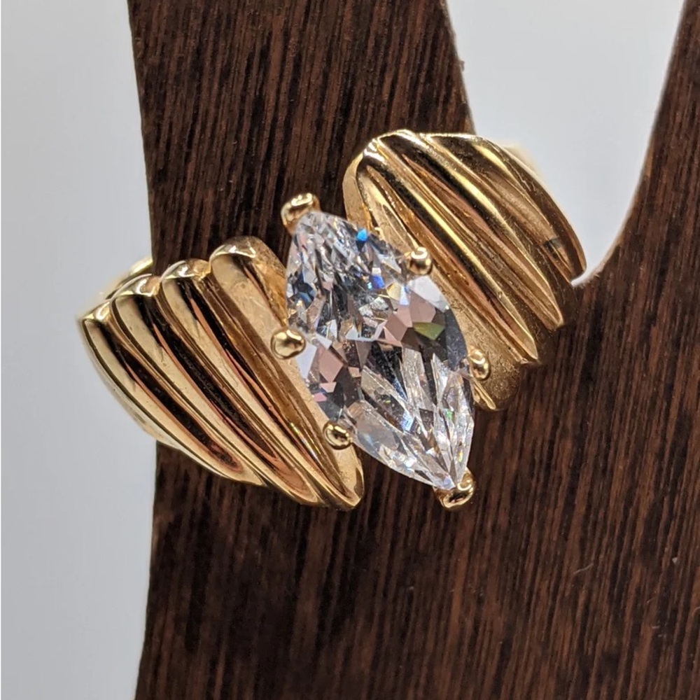 Elegant Vintage Gold Tone Crystal Ring 18KGE - Size 7  Gold Marquise Cut Ring